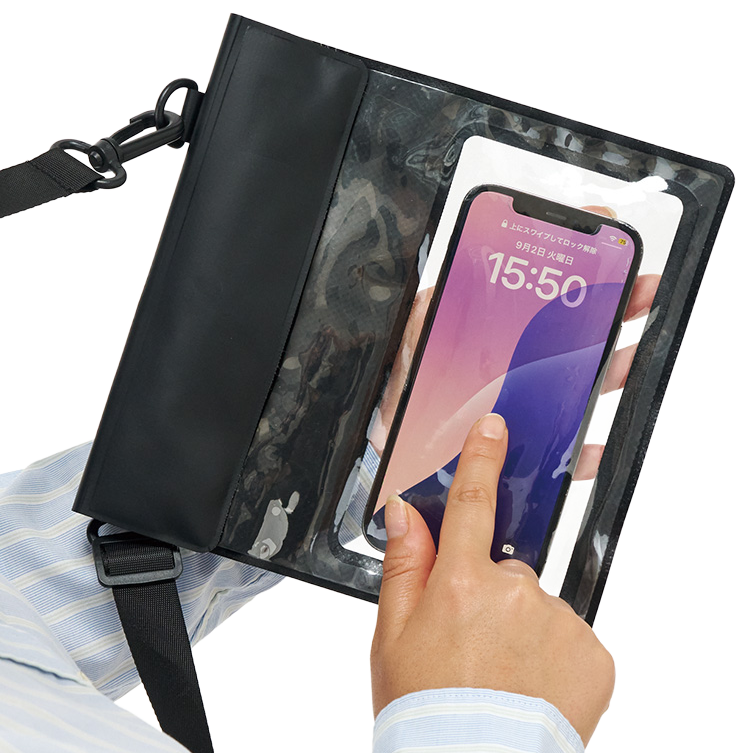 モバイルウォータープルーフサコッシュバッグ 2色 スマートな操作性と収納力をこれひとつに。自由を解き放つ防水サコッシュ
