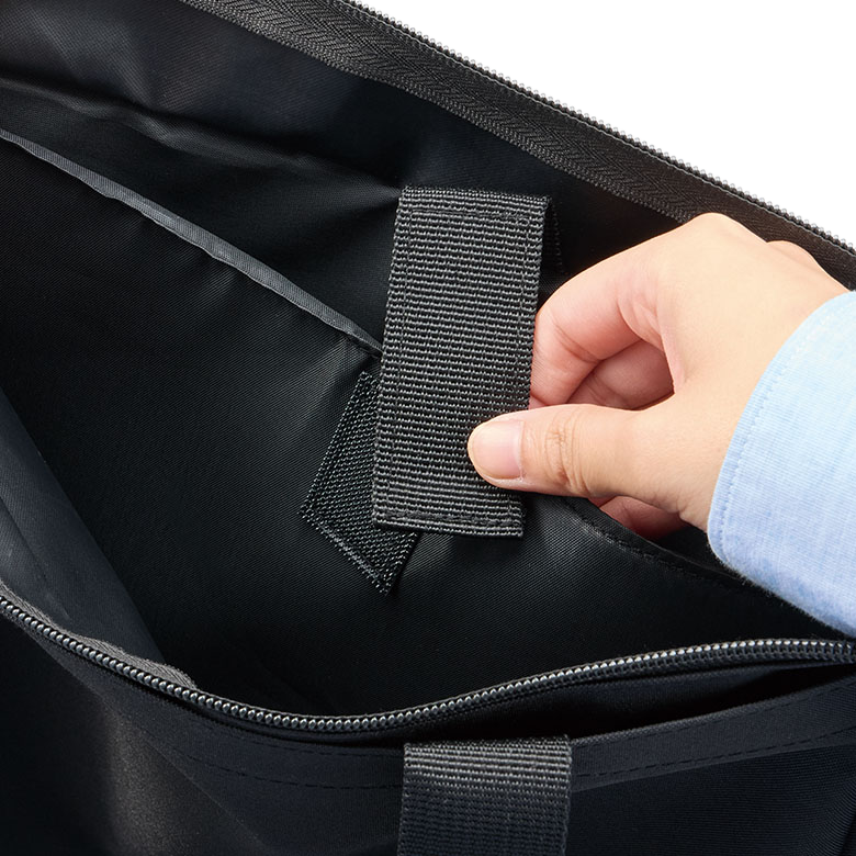 ノートPCが入れられるファスナートートバッグ 3色 背面にはウレタン入りで衝撃を軽減し、ベルクロでしっかり固定できます。