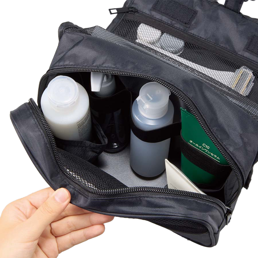 3段式ハンギングポーチバッグ 旅先の「ごちゃつく洗面台」とはサヨナラ!吊るして使える3段収納ポーチ 旅行は楽しいけれど、ホテルの洗面台が化粧品で埋め尽くされて「あれ、どこ置いたっけ?」なんてことになりがちですよね。そんなストレスを解消してくれる、収納力抜群のハンギングポーチです。