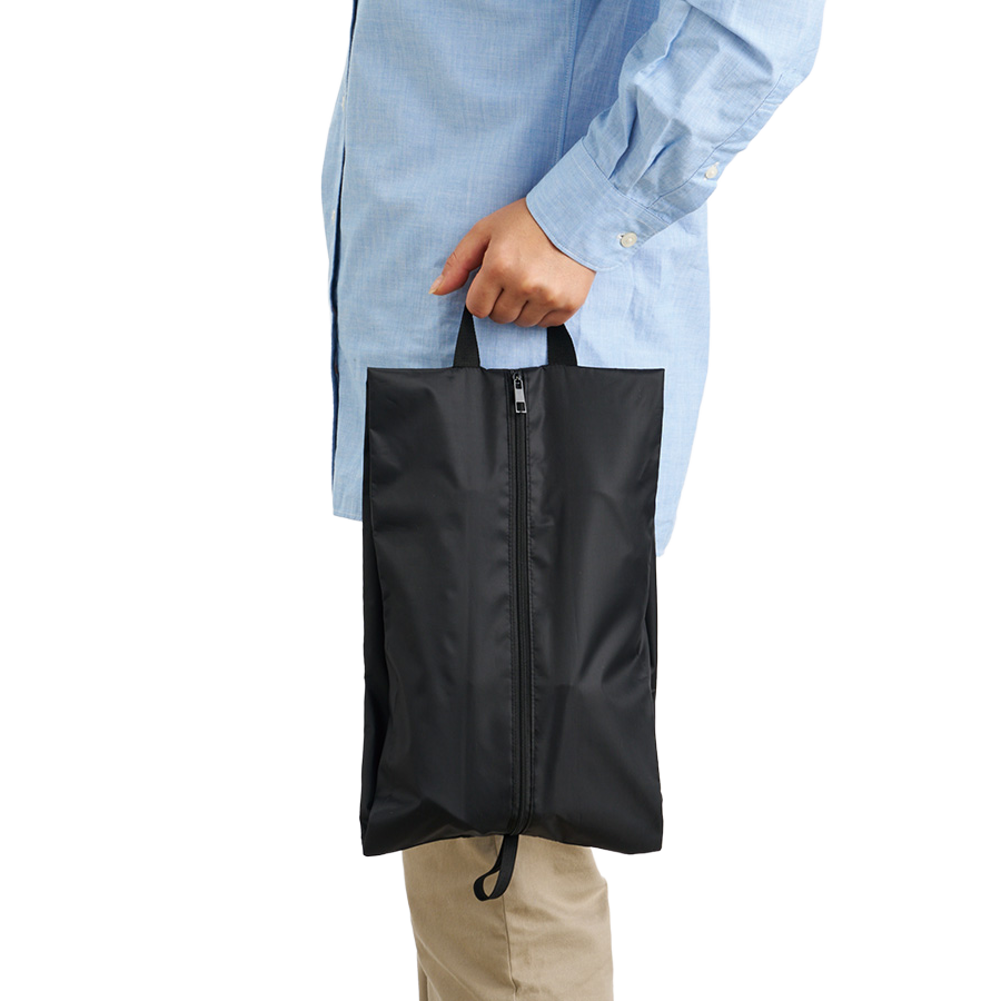 コンパクトになるシューズケースバッグ