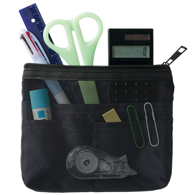 らくらく仕分けポーチバッグ(S)4色 5つの仕分けポケットで、コスメや文房具などごちゃつきがちな小物もすっきり整理整頓。透けて見えるメッシュ素材で中身が一目瞭然なので、必要なものをサッと取り出せます。バッグの中の収納に困っている方に嬉しい、使いやすさ抜群のポーチです。