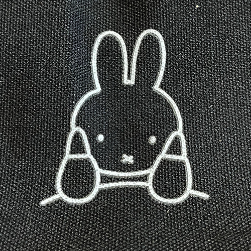 トート中央に印刷されたmiffy